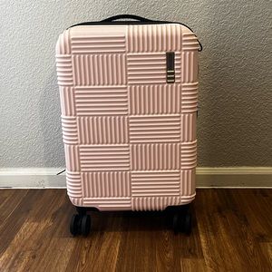 American Tourister 21” Carry On